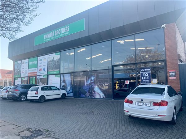 560  m² Retail Space