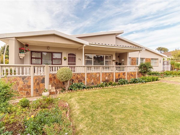 4 Bedroom House 4 Bedroom House