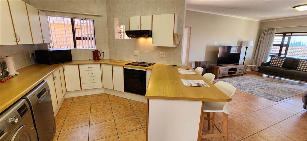3 Bed Townhouse in Hartenbos photo number 9