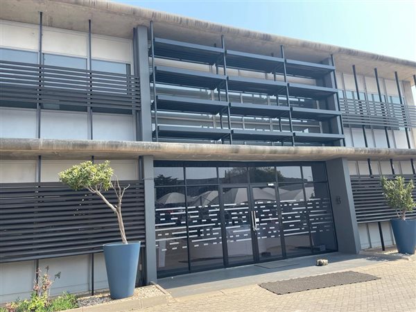 950  m² Commercial space