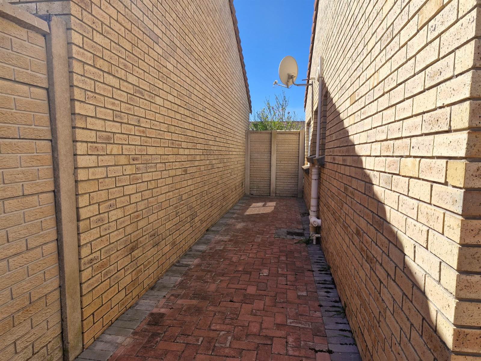 3 Bed Townhouse in Parsons Vlei photo number 23