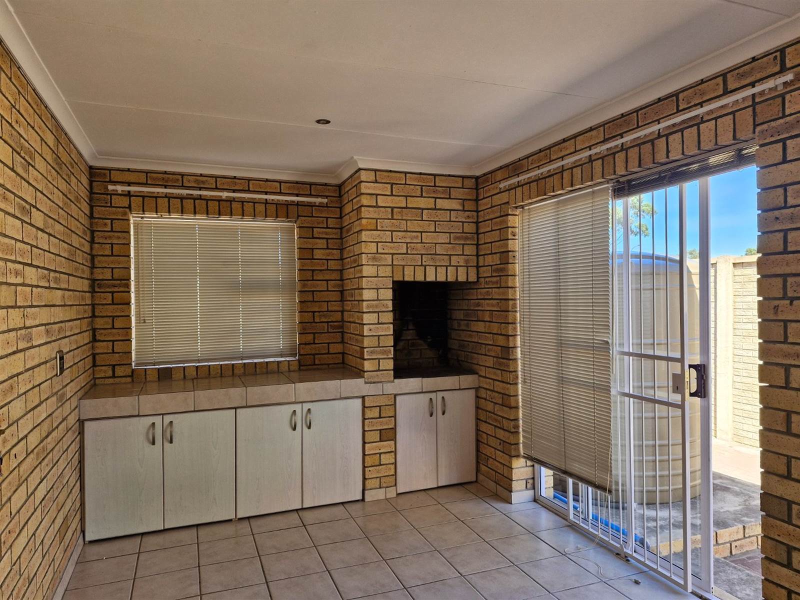 3 Bed Townhouse in Parsons Vlei photo number 9