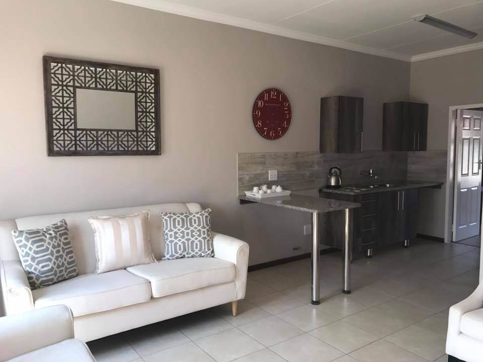 1 Bed Apartment in Trichardt photo number 1