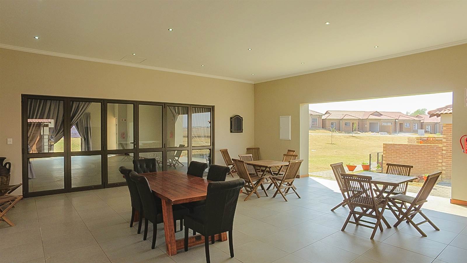 1 Bed Apartment in Trichardt photo number 9