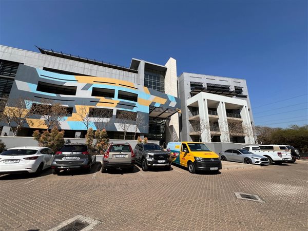 92  m² Commercial space