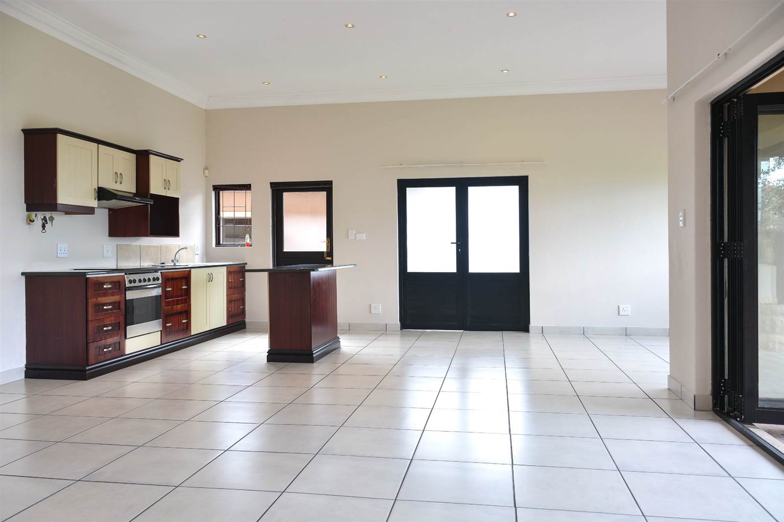 3 Bed Townhouse in Camperdown photo number 8