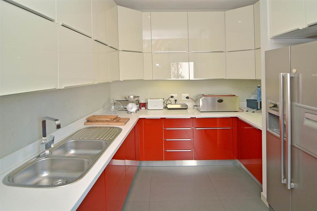 3 Bed Apartment in Dunkeld West photo number 16