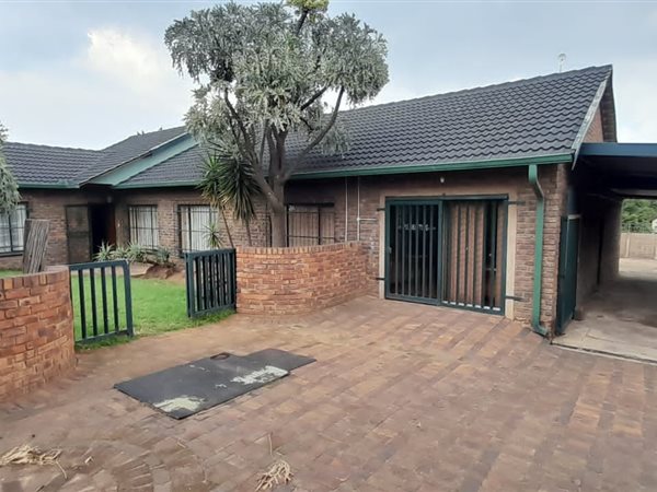 4 Bed House in Witbank Central