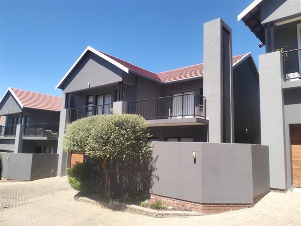 3 Bedroom Townhouse 3 Bedroom Townhouse
