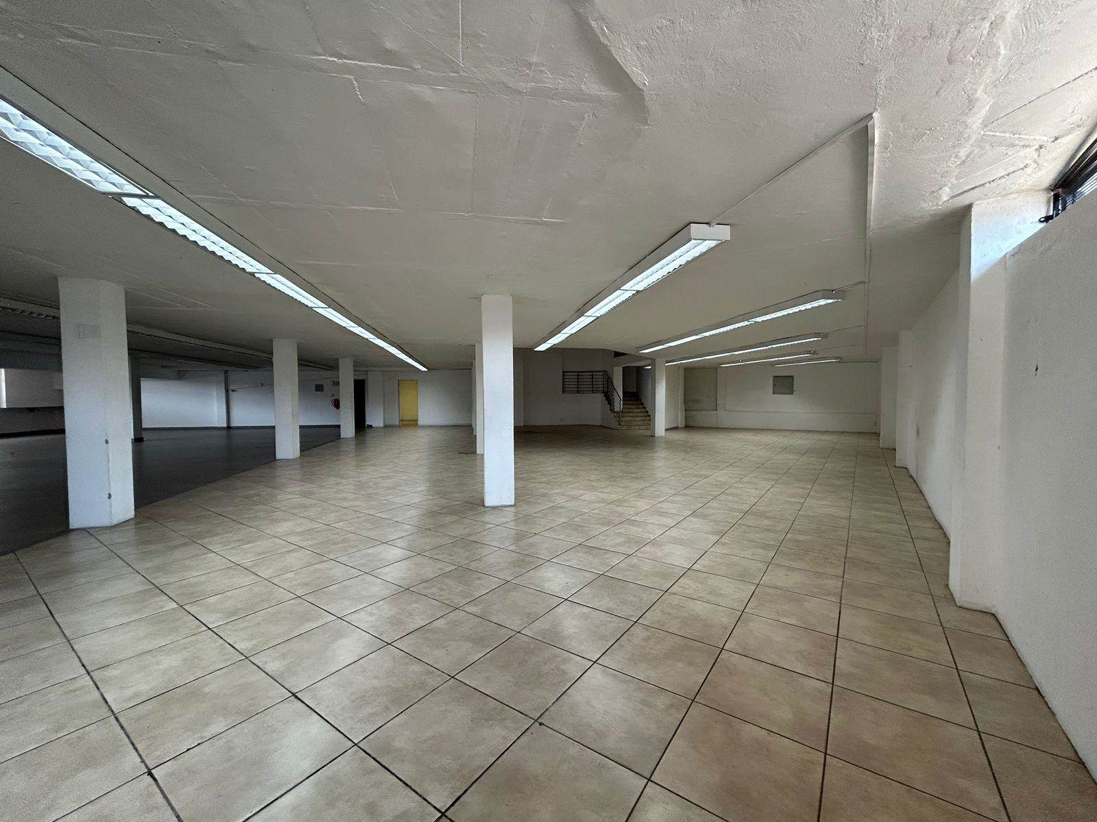 700  m² Commercial space in Windsor West photo number 8
