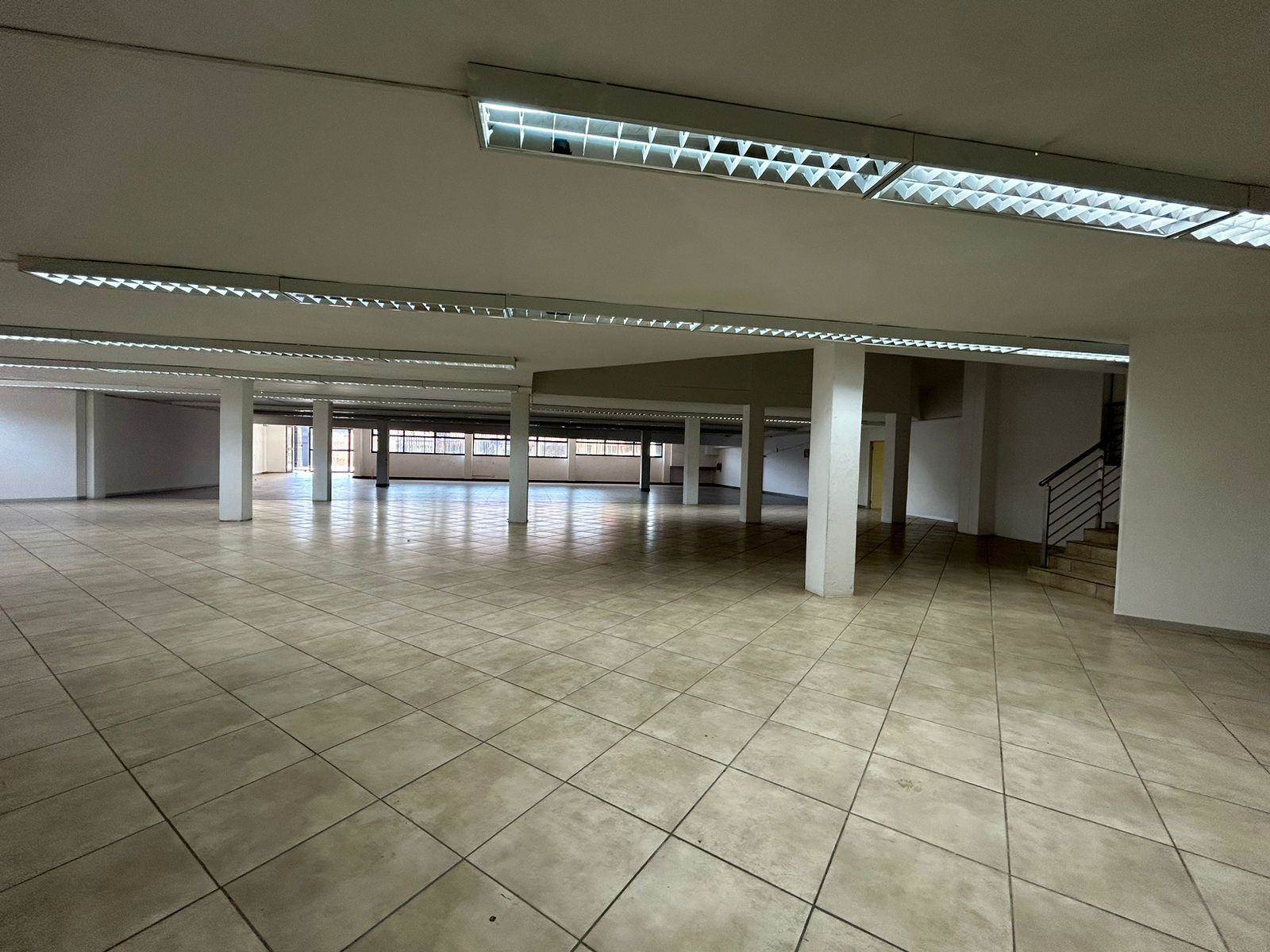 700  m² Commercial space in Windsor West photo number 6