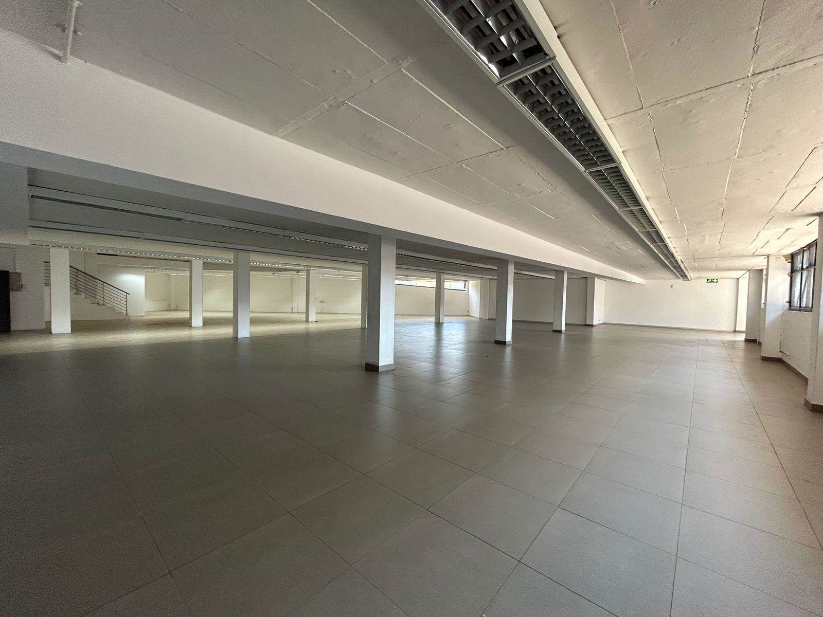 700  m² Commercial space in Windsor West photo number 13