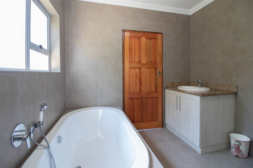 5 Bed House in Port Alfred photo number 26