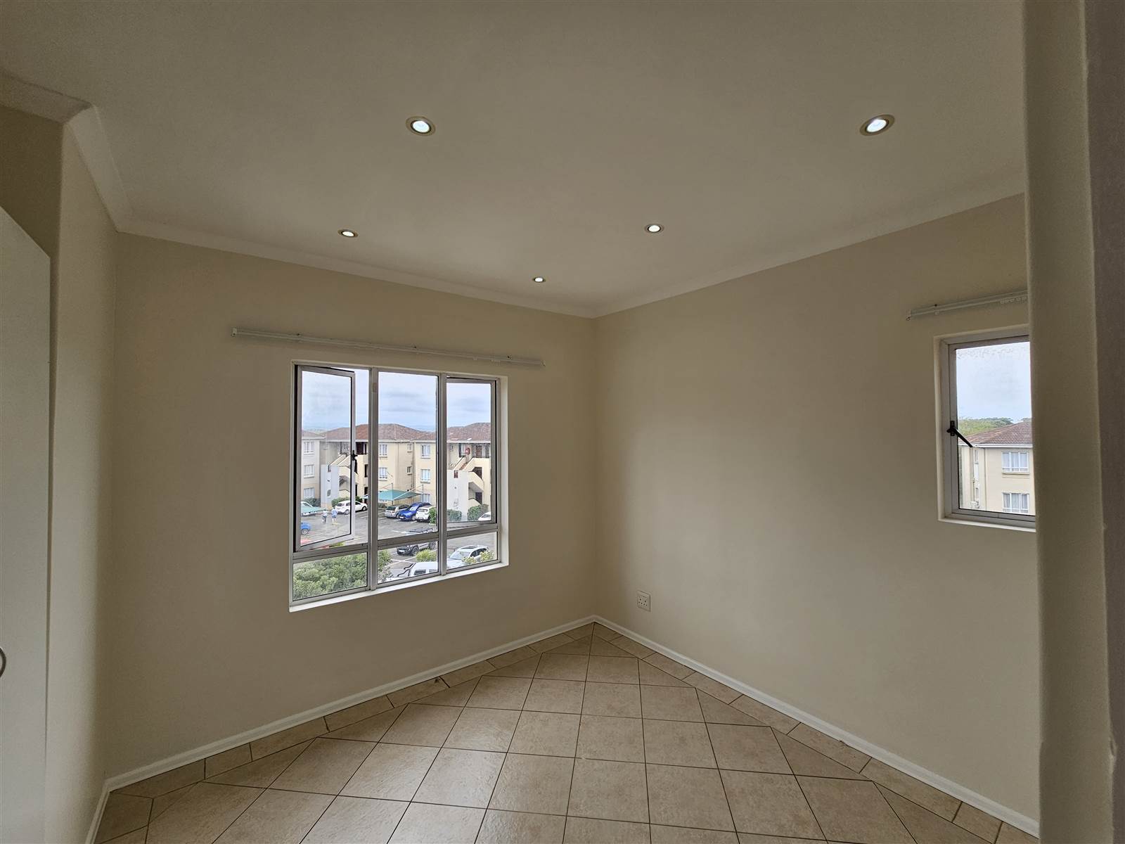 2 Bed Apartment in Sheffield Manor photo number 5