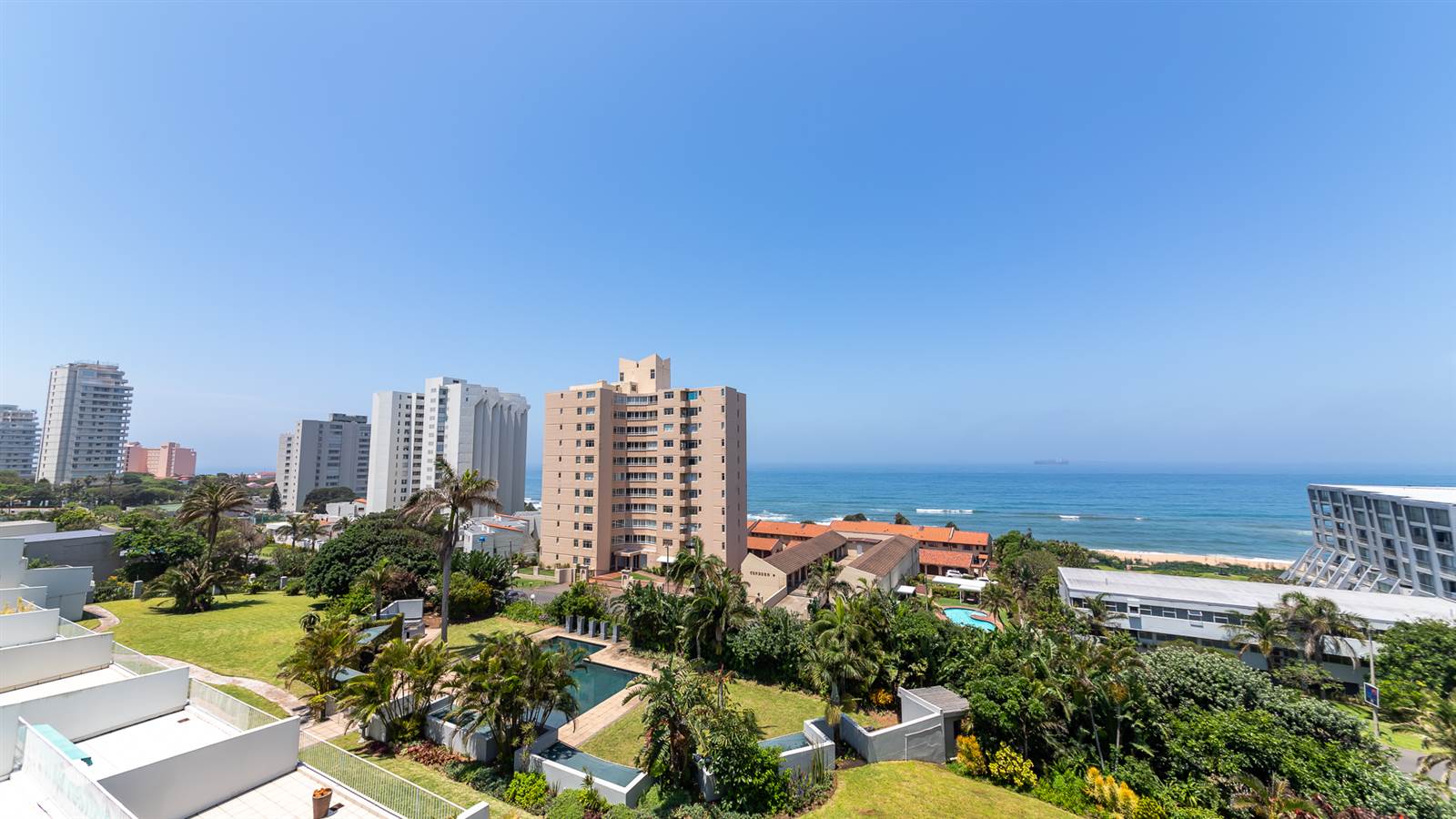 4 Bed Penthouse in Umhlanga Rocks photo number 1