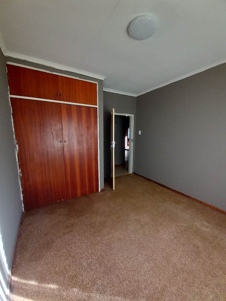 4 Bed House in Pretoria North photo number 28