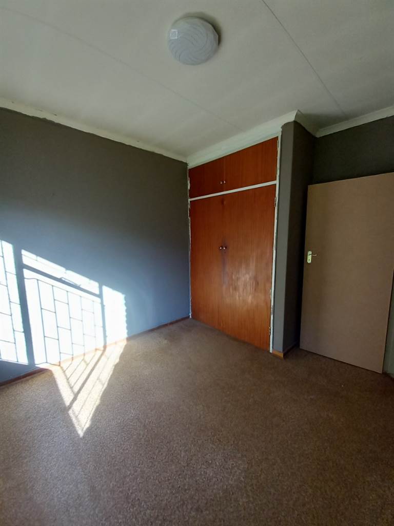 4 Bed House in Pretoria North photo number 27