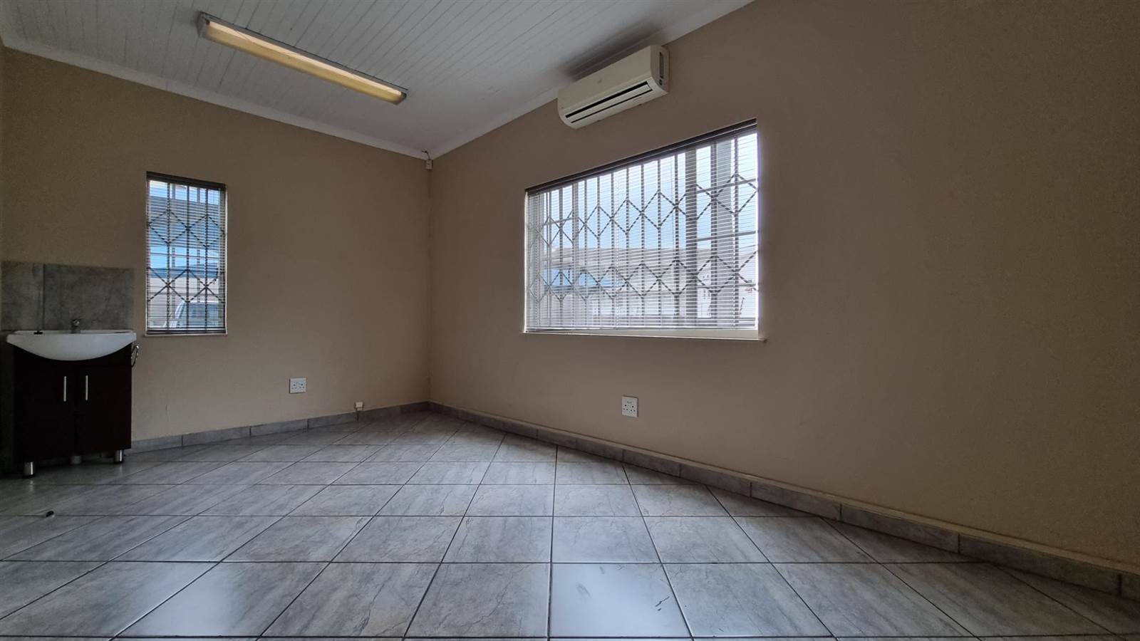 55  m² Commercial space in Nelspruit photo number 2