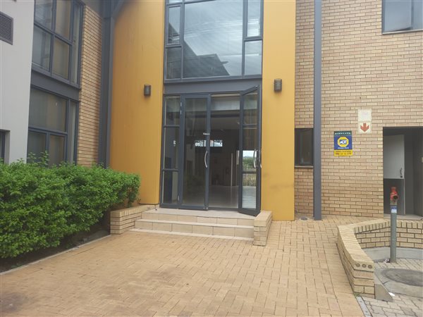 699  m² Commercial space in Waterval East