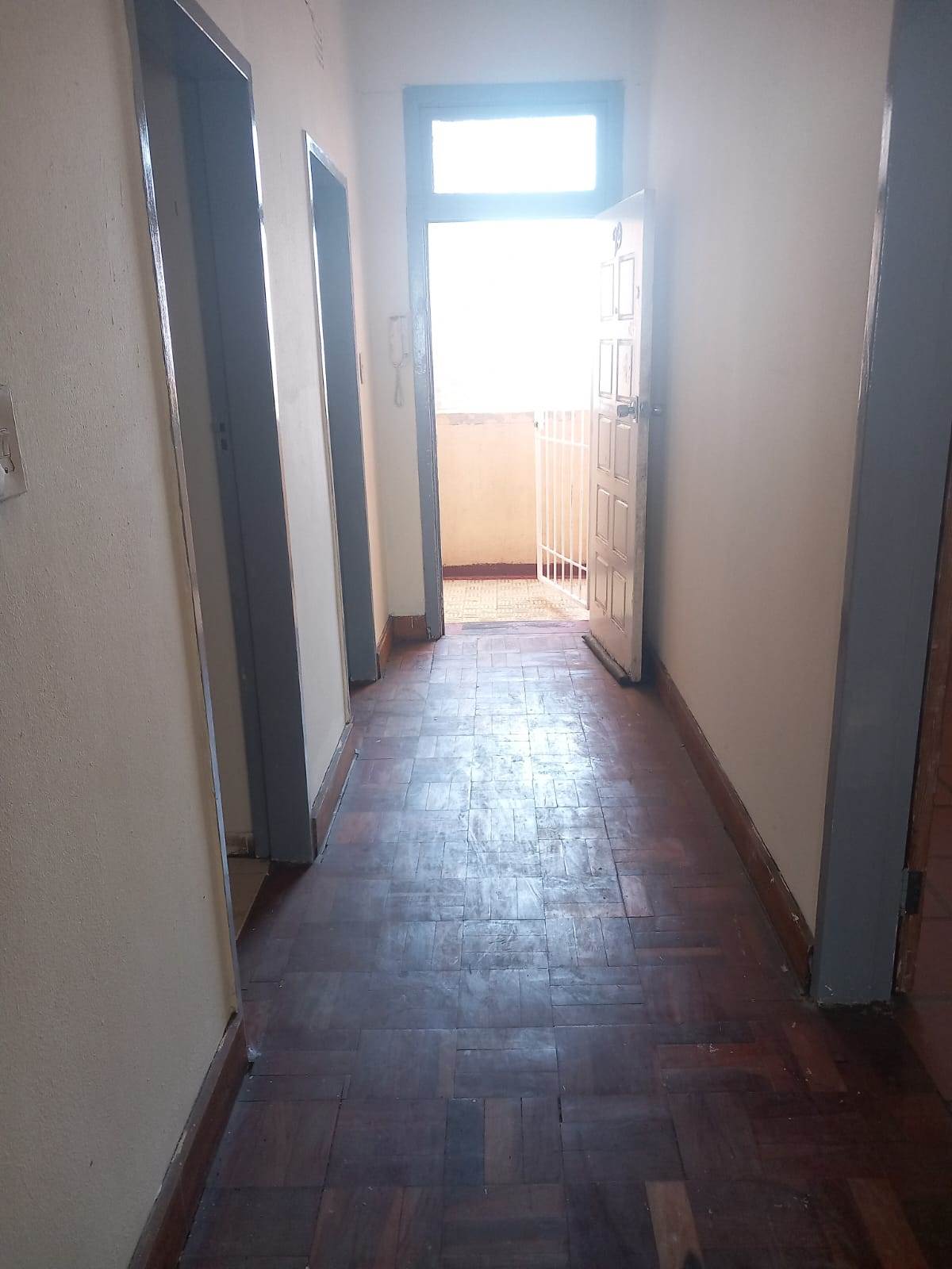Studio Apartment in Yeoville photo number 4