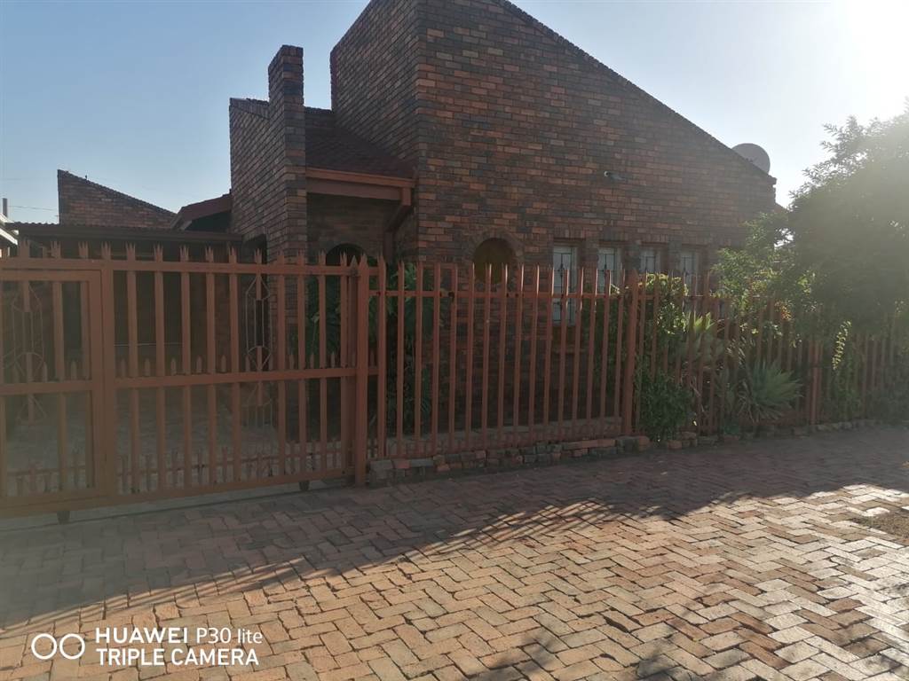 3 Bed House in Mamelodi photo number 27