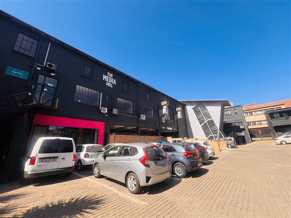 531  m² Commercial space