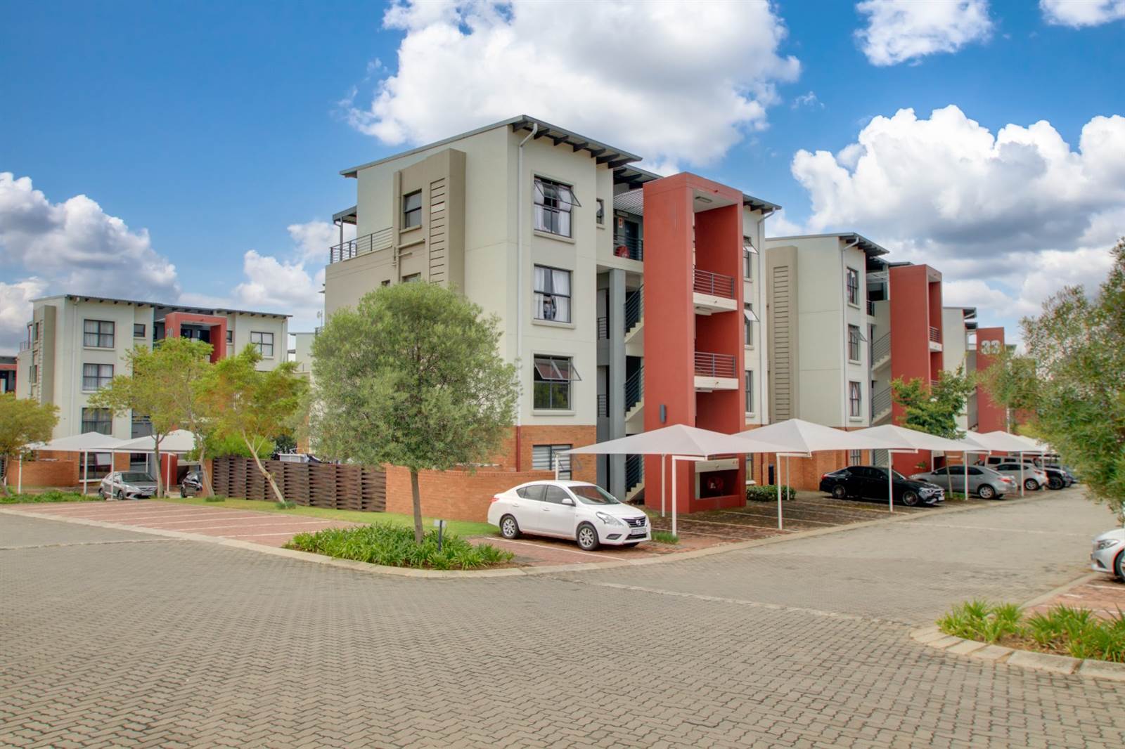 3 Bed Apartment in Fourways photo number 16