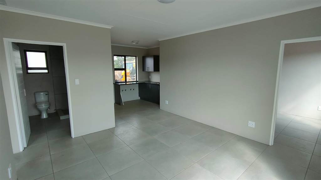 3 Bed Simplex in Rayton photo number 7