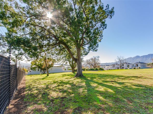 1217 m² Land available in Paradyskloof