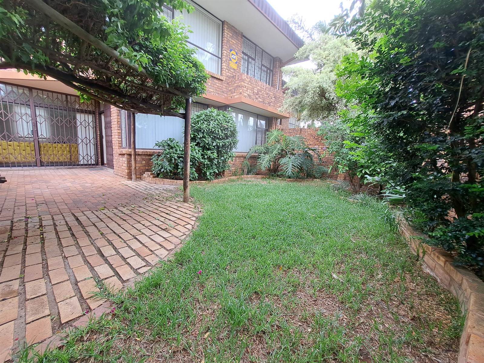 3 Bed Townhouse in Menlyn photo number 1
