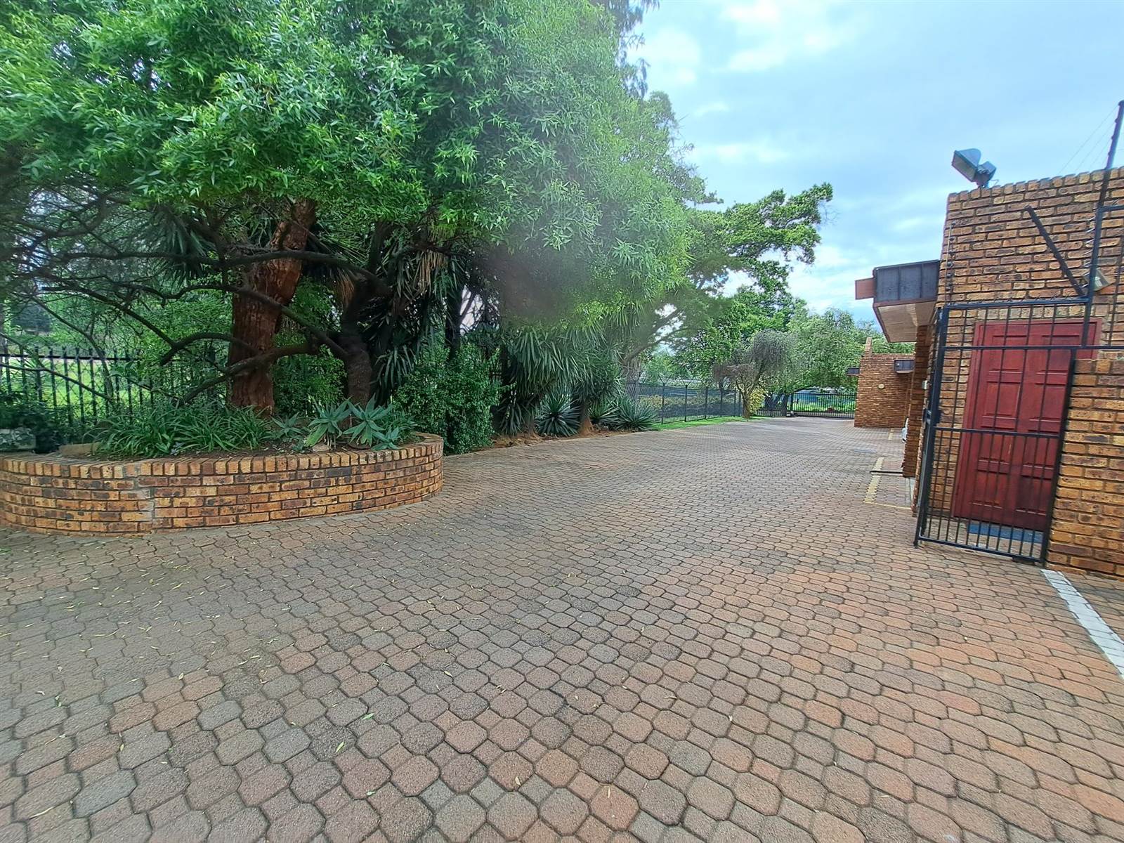 3 Bed Townhouse in Menlyn photo number 25