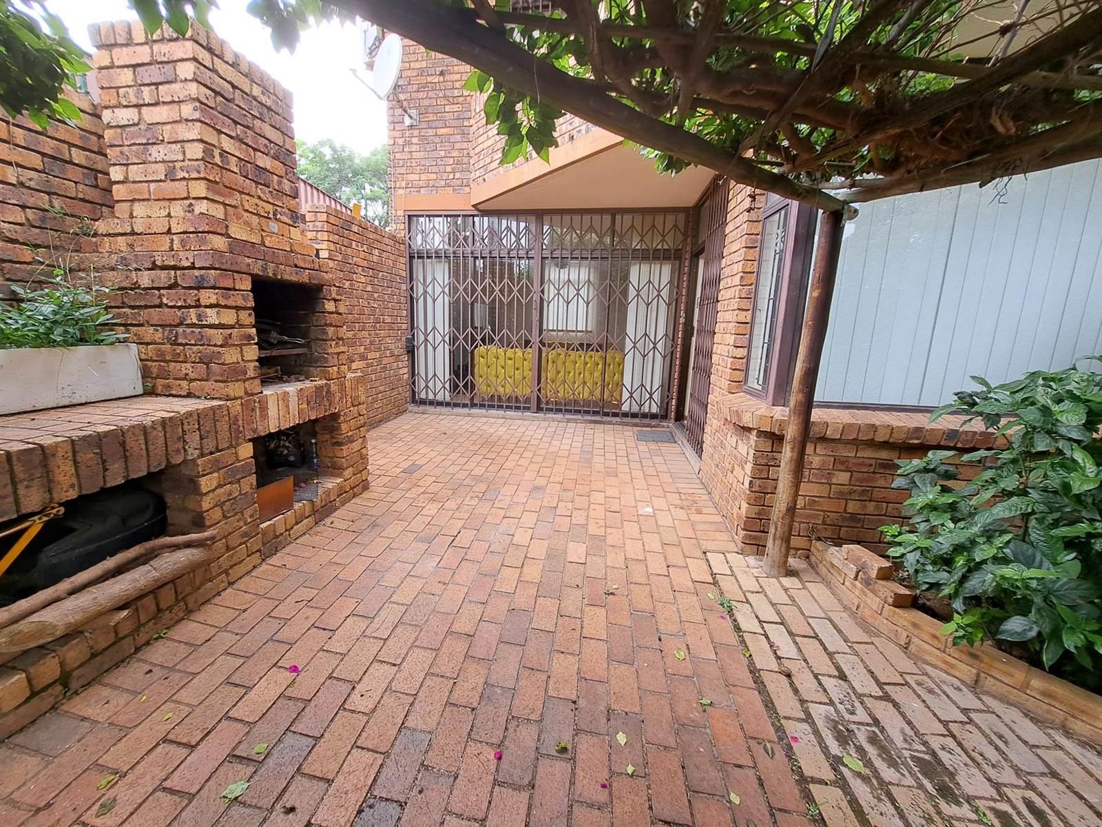 3 Bed Townhouse in Menlyn photo number 19