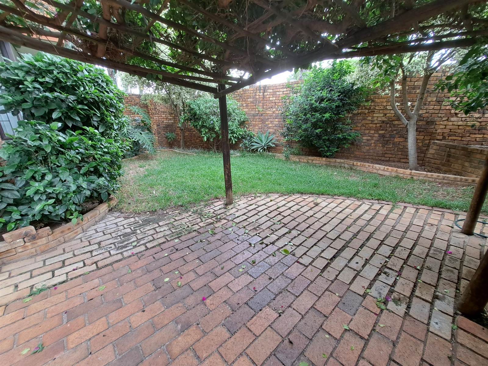 3 Bed Townhouse in Menlyn photo number 20