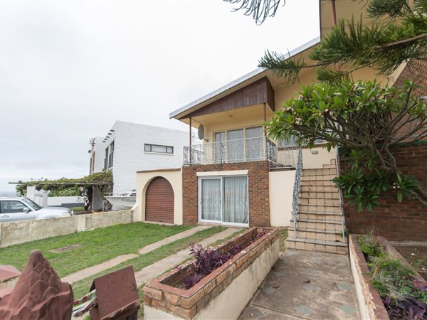 4 Bedroom House 4 Bedroom House