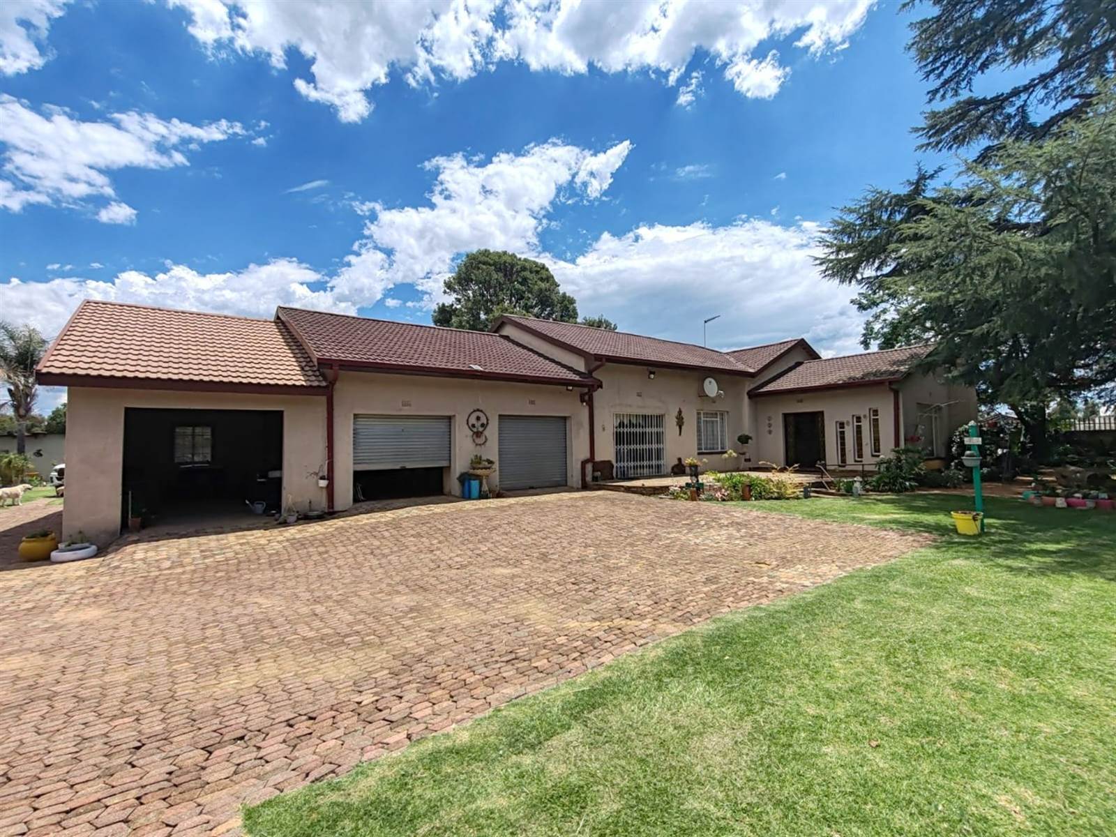 296  m² Commercial space in Randfontein photo number 1