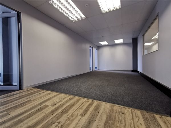 303  m² Office Space in Cresta