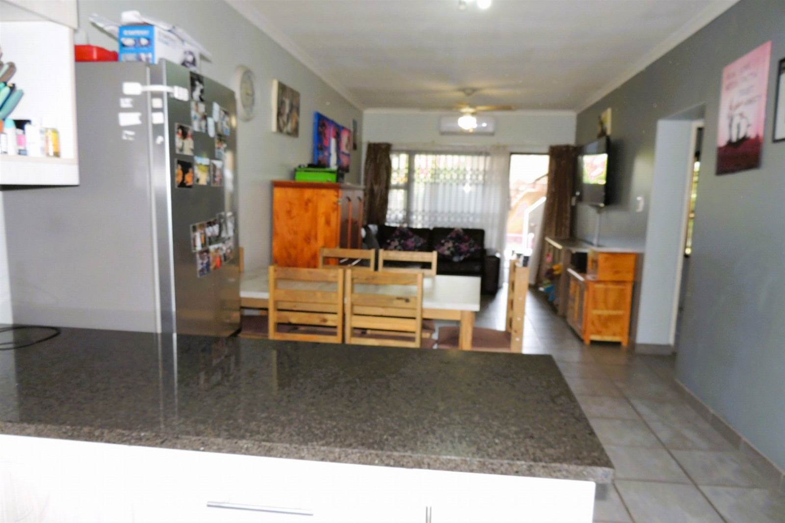 2 Bed Apartment in Winklespruit photo number 7