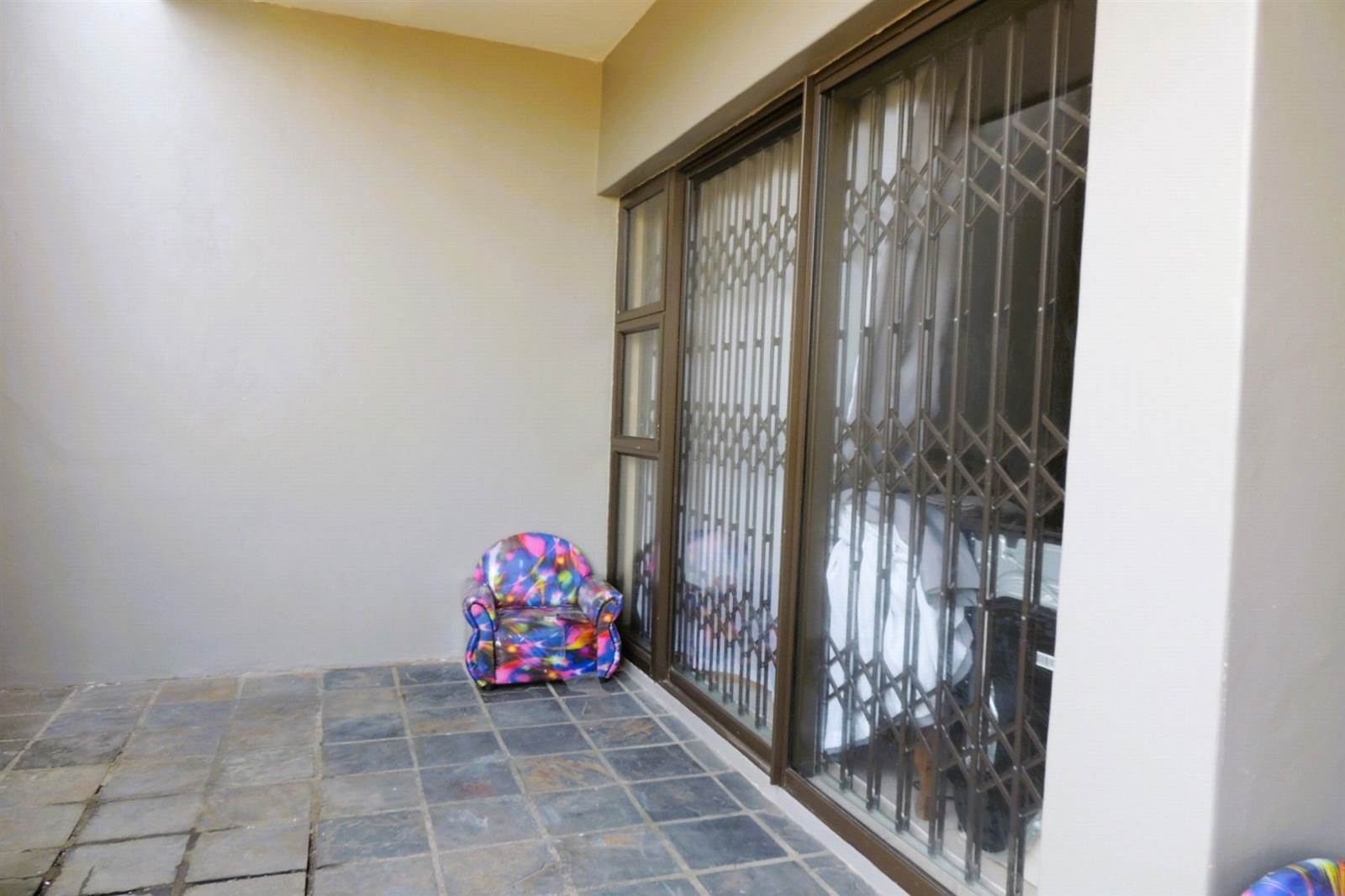 2 Bed Apartment in Winklespruit photo number 16