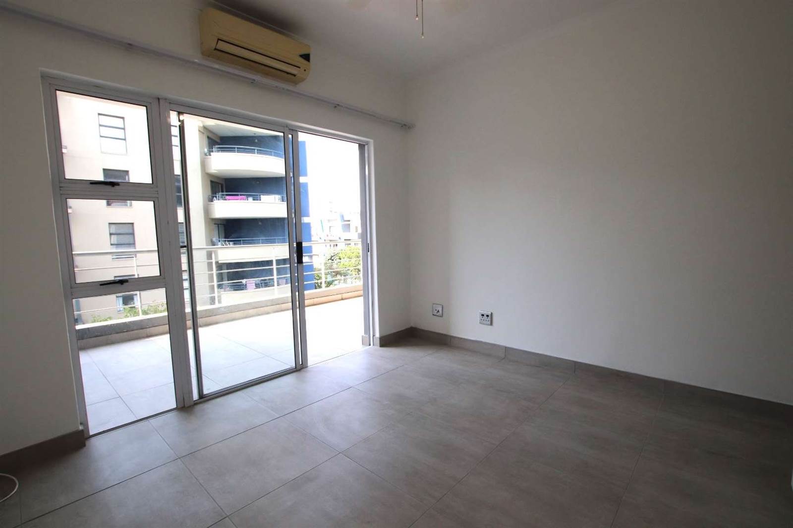 2 Bed Apartment in Umhlanga Rocks photo number 7