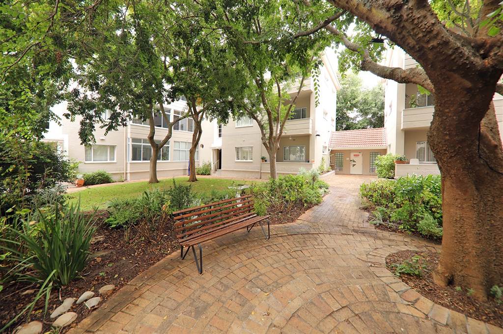 3 Bed Apartment in Wynberg Upper photo number 19