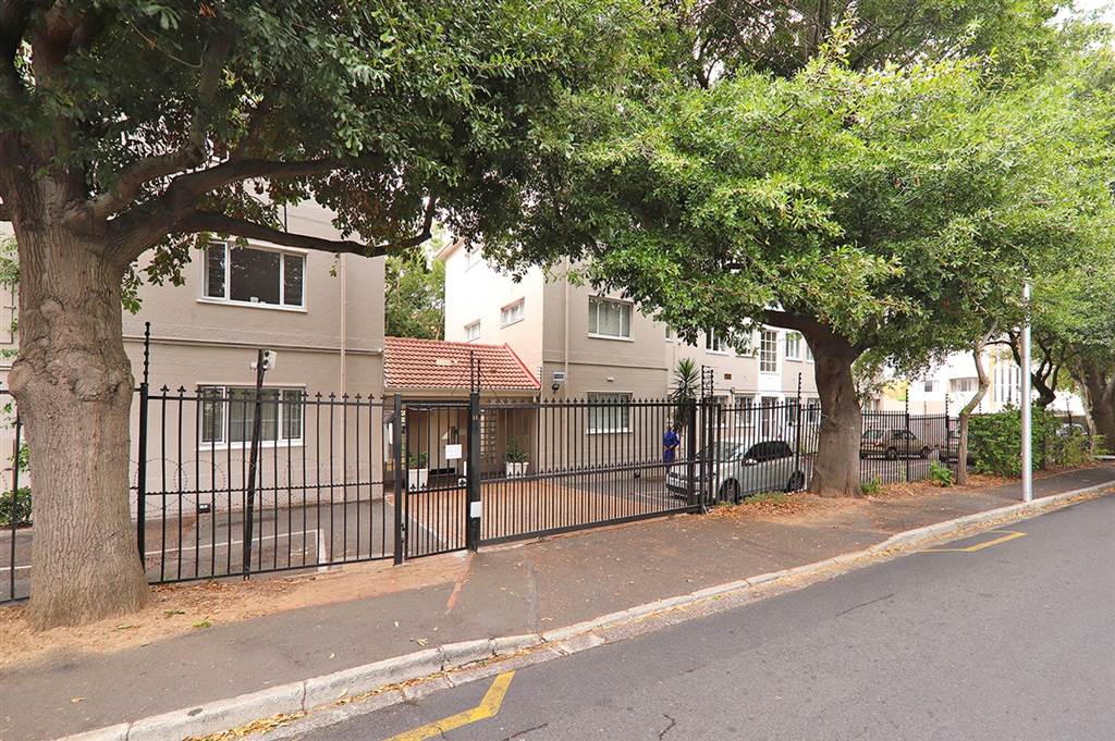 3 Bed Apartment in Wynberg Upper photo number 21