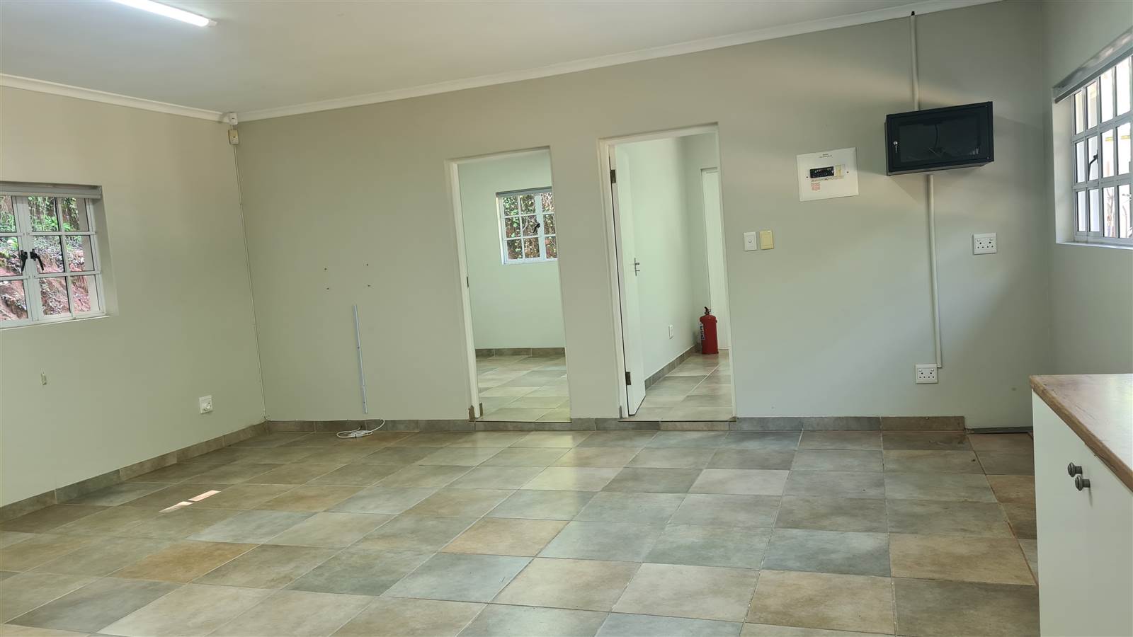 75.5  m² Commercial space in Kloof photo number 6