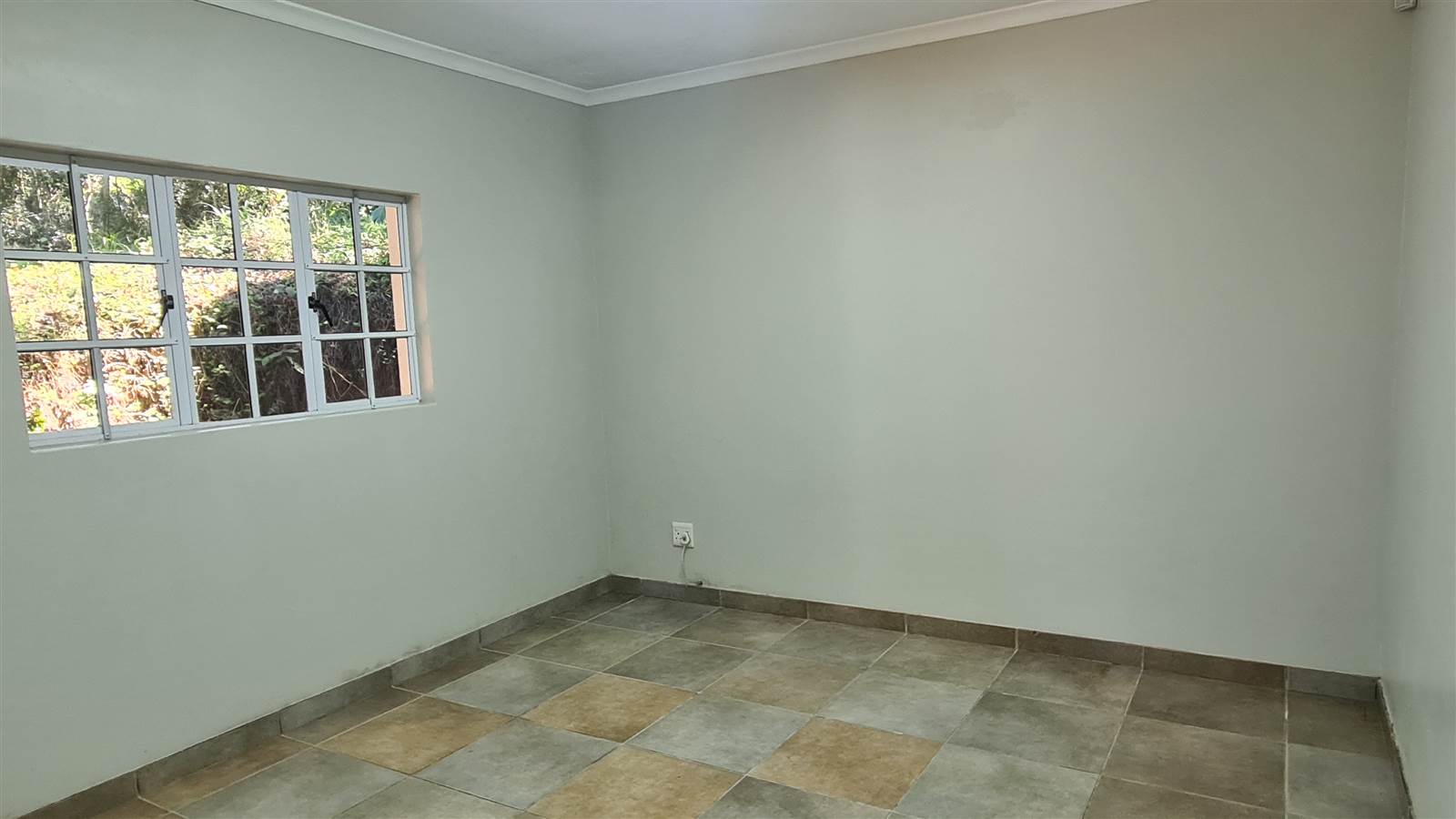 75.5  m² Commercial space in Kloof photo number 5