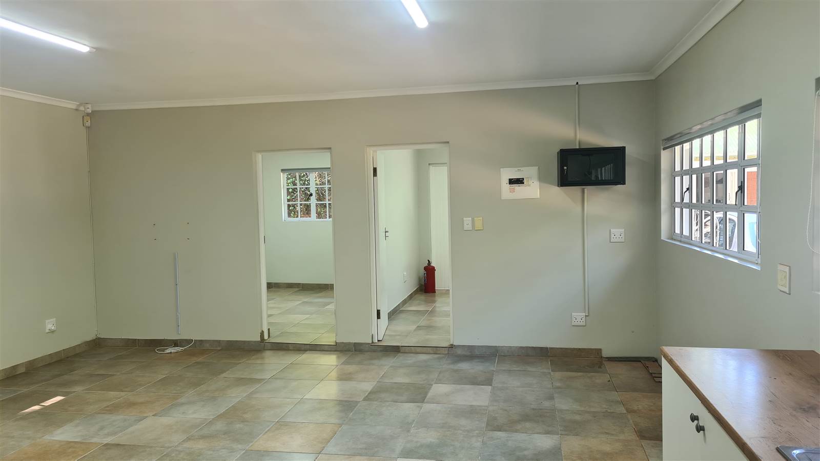 75.5  m² Commercial space in Kloof photo number 4