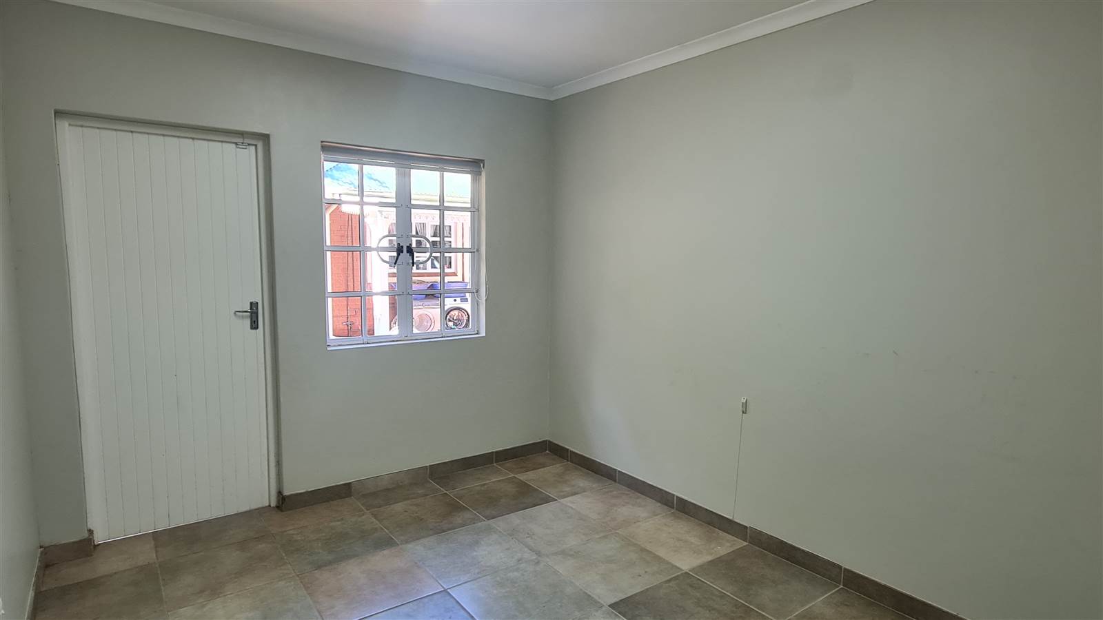 75.5  m² Commercial space in Kloof photo number 7