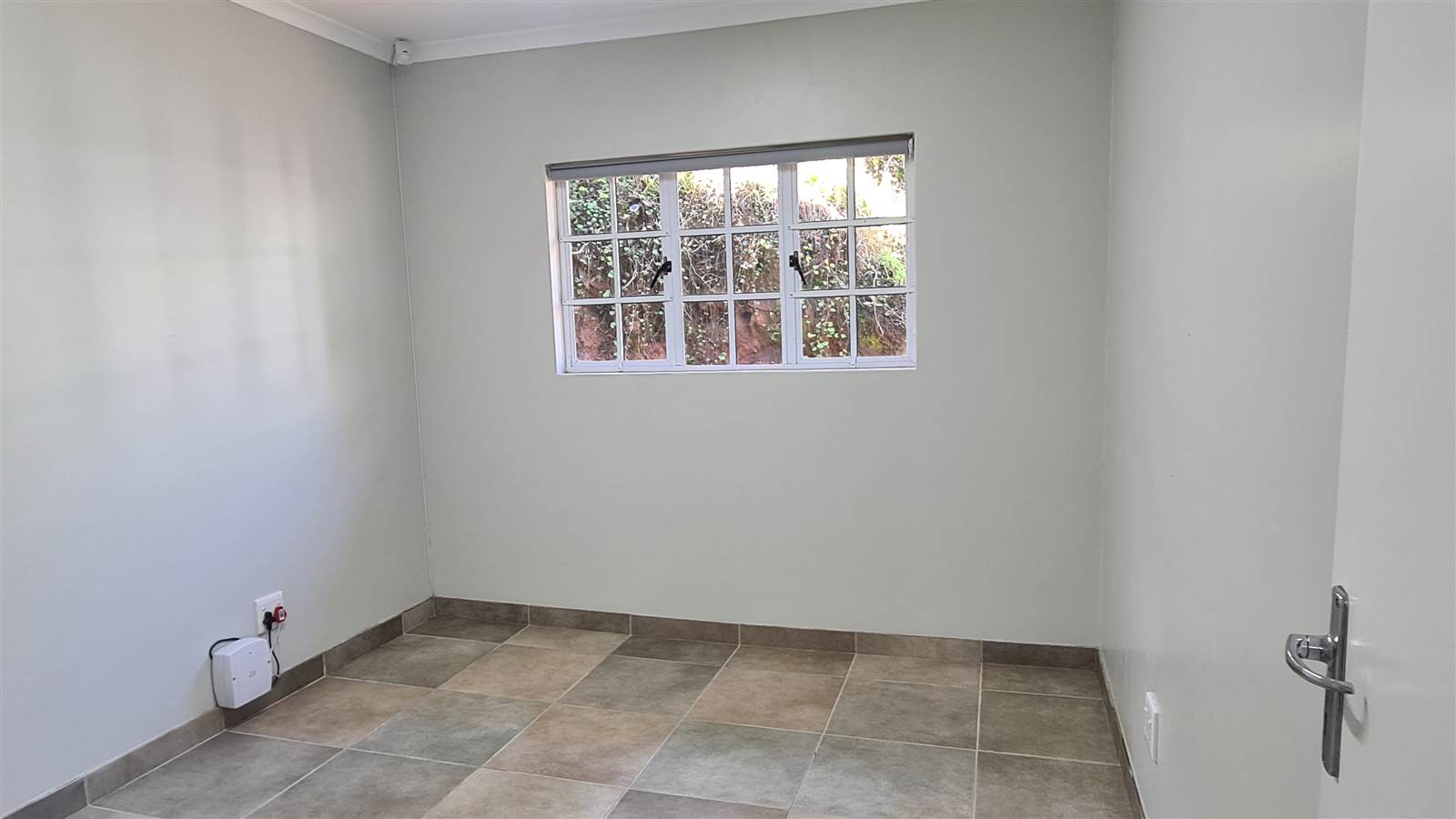 75.5  m² Commercial space in Kloof photo number 9