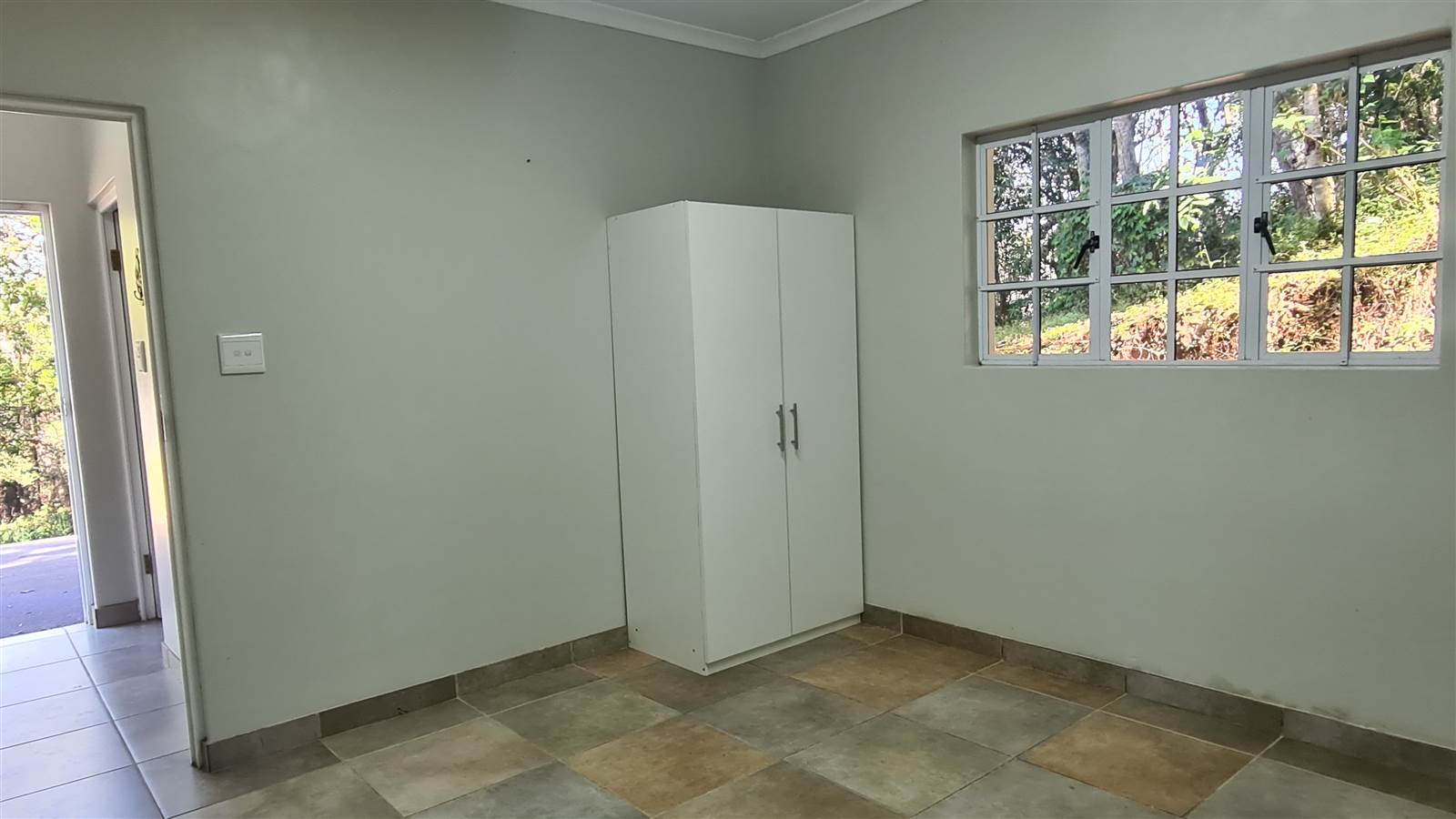 75.5  m² Commercial space in Kloof photo number 8