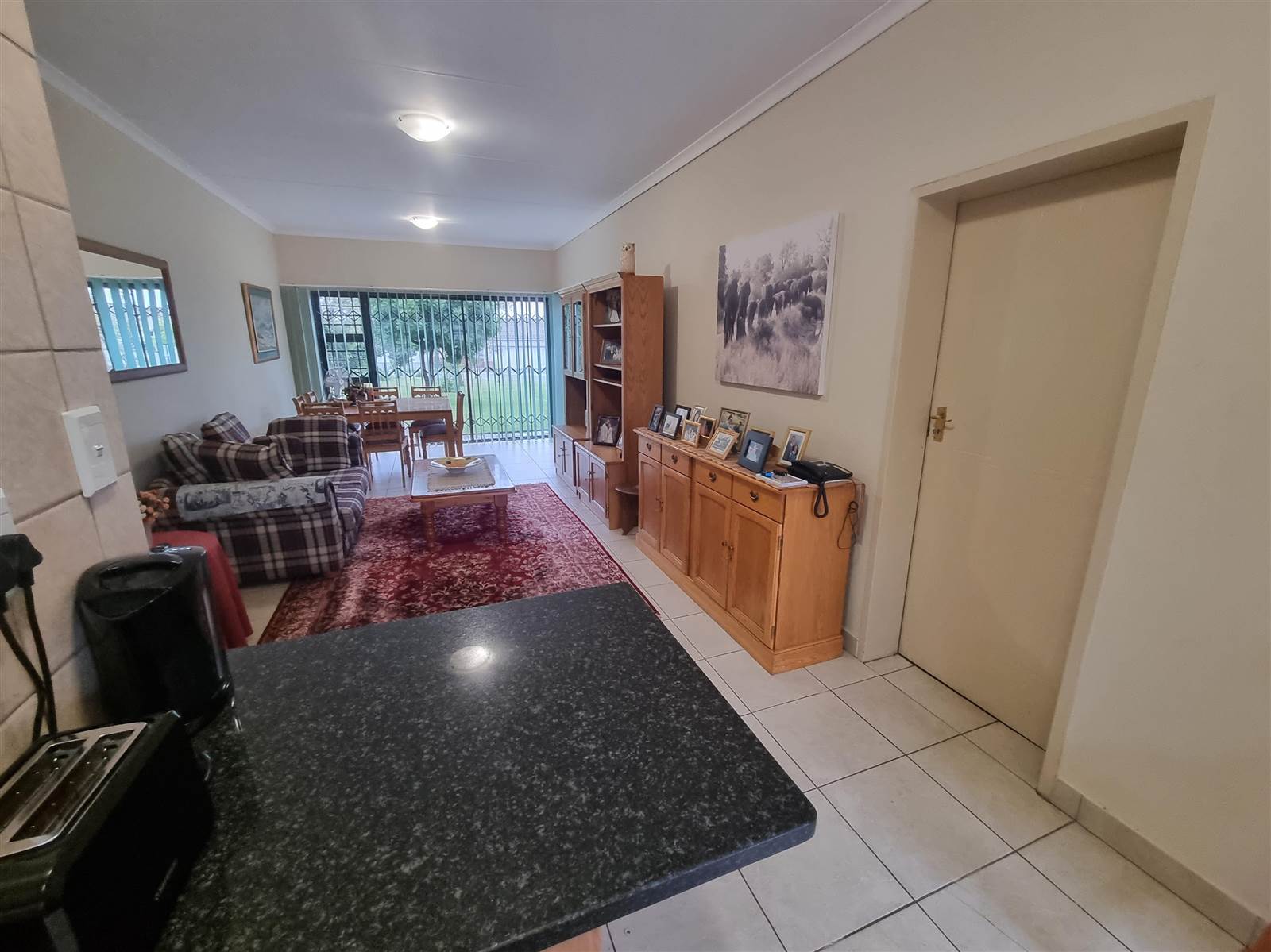1 Bed Apartment in Hazeldean (Silverlakes Surroundings) photo number 6