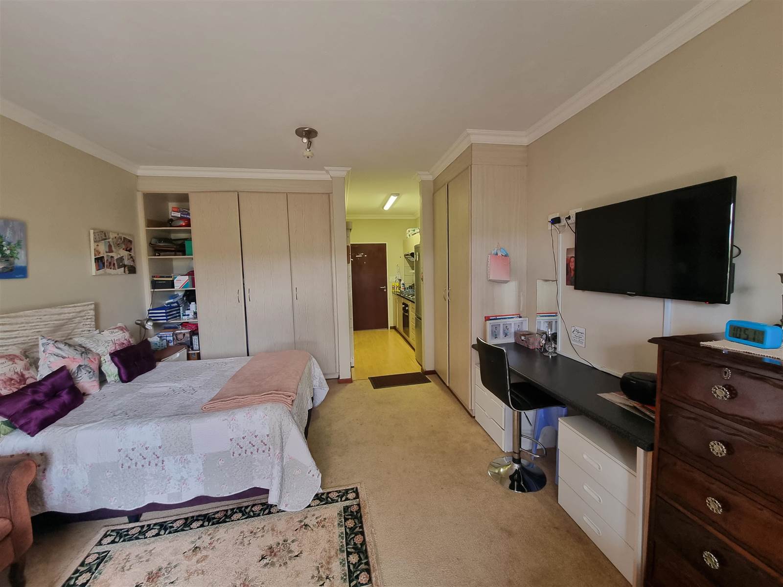 1 Bed Apartment in Hazeldean (Silverlakes Surroundings) photo number 4