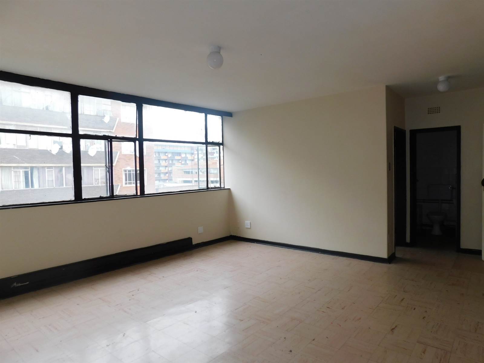 Bachelor apartment in Hillbrow photo number 4